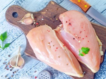 Gà Đông Lạnh Nhập Khẩu – Lựa Chọn Ưu Việt Cho Mọi Bếp Ăn Hiện Đại Tại Quận 9