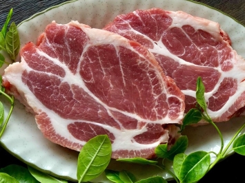 Thịt Heo Đông Lạnh – Giải Pháp Ổn Định Nguyên Liệu Cho Quán Ăn Tại Hóc Môn